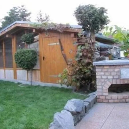 In Mit Garten, Grill Und Terrasse Und Neben Dem Apartment *